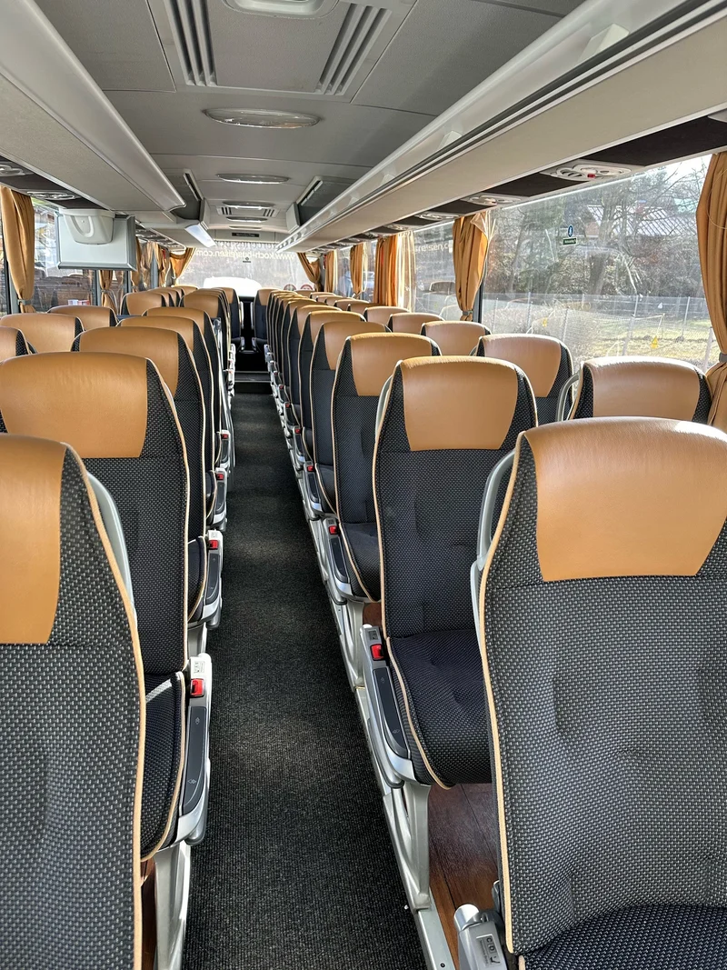 Mercedes Tourismo RHD  / Bild 2